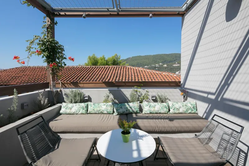 The roof garden under the pergola